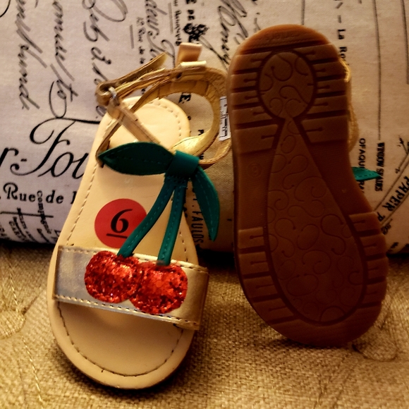 Sandals - Picture 2 of 3